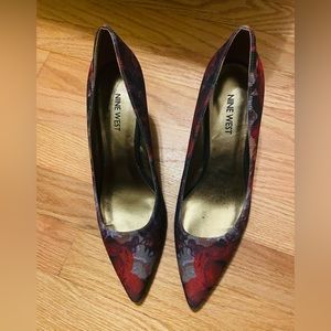 Nine West Floral Pump